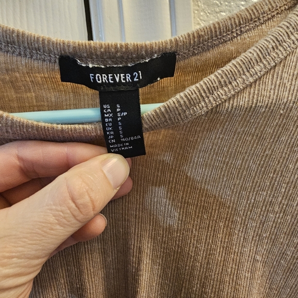 Crop long sleeve with twist in the front - Picture 2 of 2